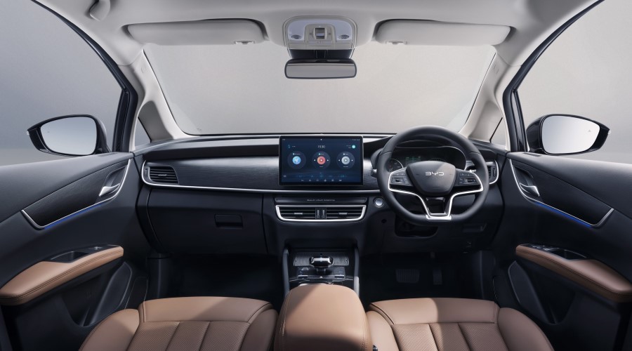 BYD product-m6-dashboard